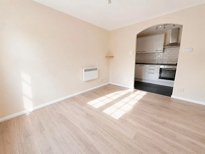 1 Bedroom Terraced House To Rent In Pinewood Mews, Oaks Road, Stanwell, TW19