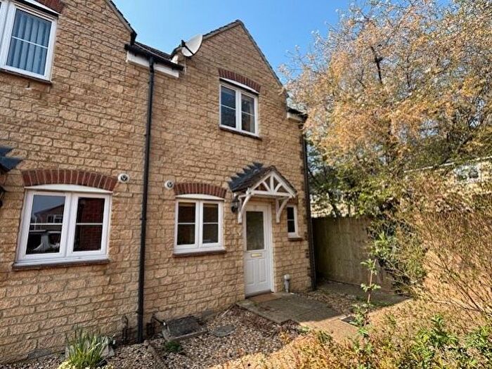 2 Bedroom Semi-Detached House To Rent In Chamberlain Close, Carterton, OX18