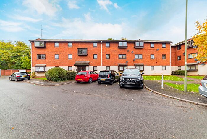 2 Bedroom Flat For Sale In Wheatley Close, Hendon, NW4