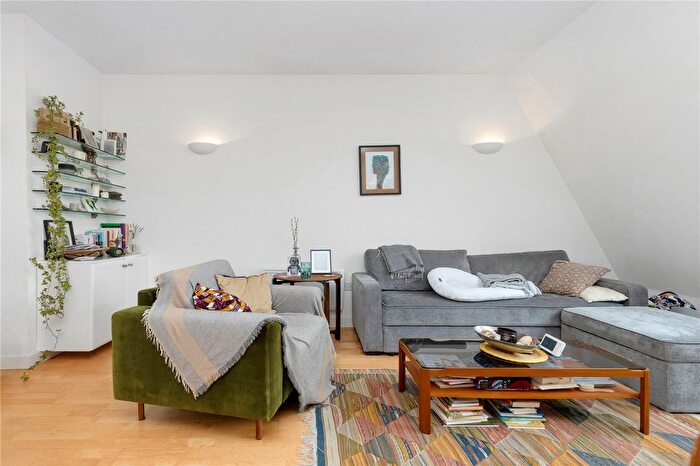 2 Bedroom Flat For Sale In Piano Lane, Carysfort Road, London, N16