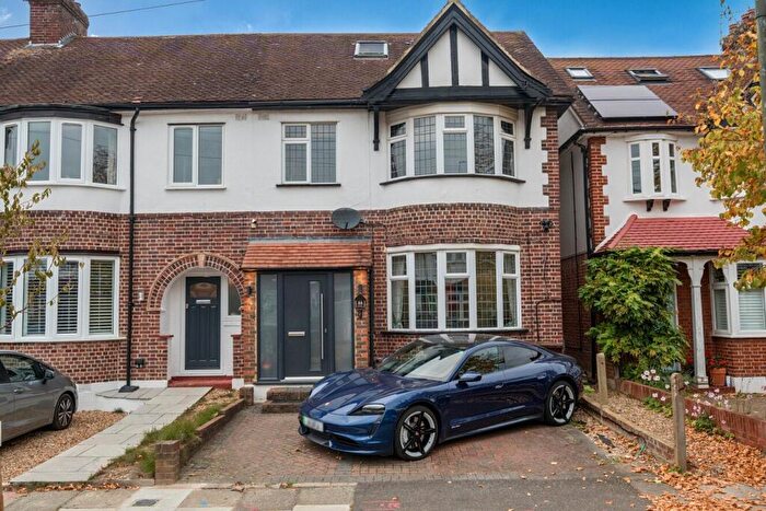 4 Bedroom End Of Terrace House For Sale In Marina Avenue, New Malden, Surrey, KT3