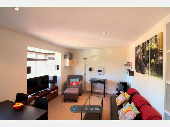 1 Bedroom Flat To Rent In London, London, SW19