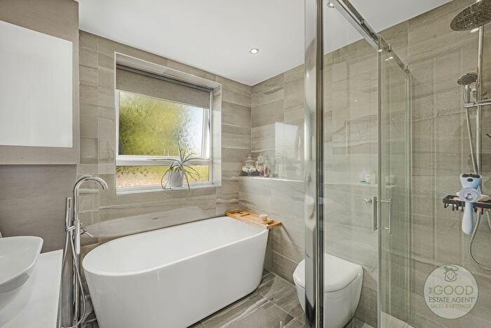 4 Bedroom Semi-detached House For Sale In Marlow Drive, Handforth, SK9