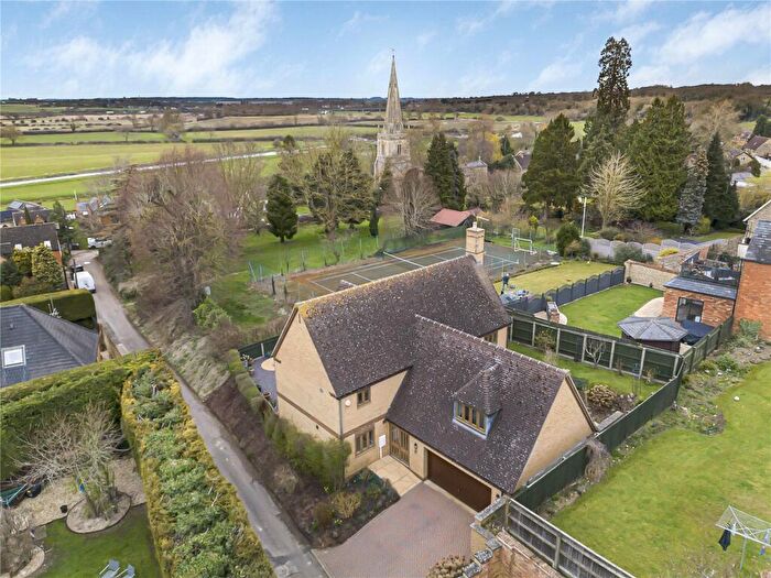 4 Bedroom Detached House For Sale In School Lane, Denford, Northamptonshire, NN14