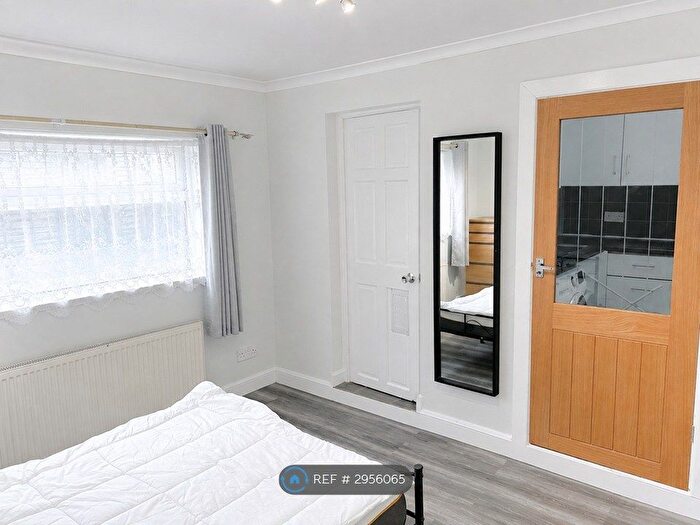 2 Bedroom Studio To Rent In Russell St, Reading, RG1
