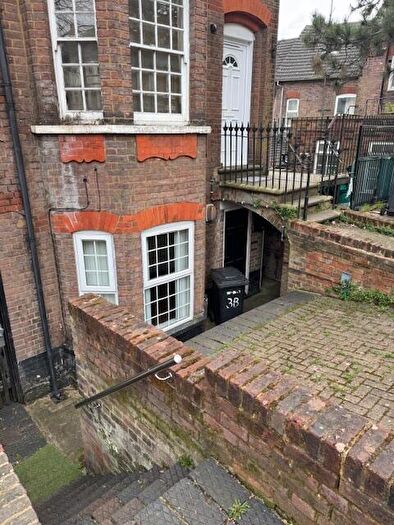 Studio To Rent In Napier Road, Luton, Bedfordshire, LU1