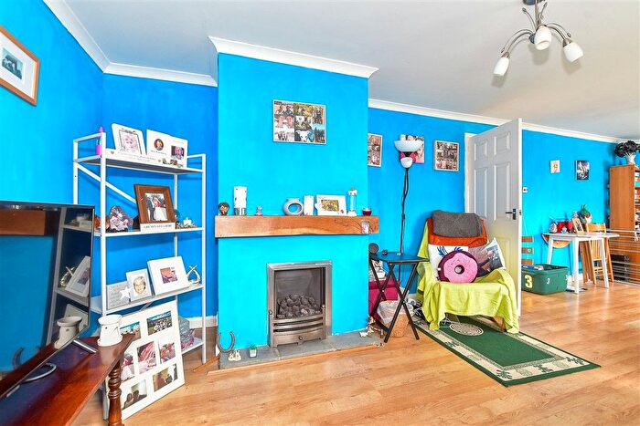 3 Bedroom Semi-detached House For Sale In York Road, Tonbridge, Kent, TN10