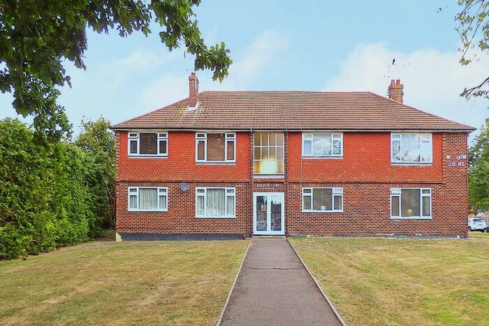 2 Bedroom Flat To Rent In Anchor Meadow, Farnborough, GU14