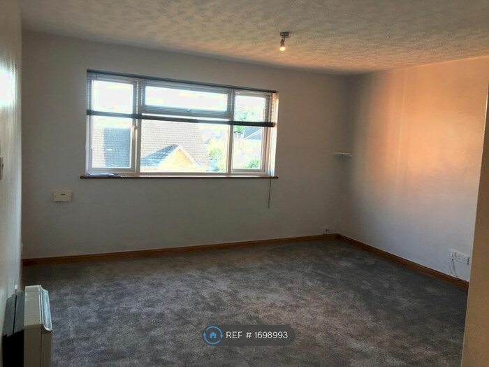 2 Bedroom Flat To Rent In Gainsborough Close, Salisbury, SP2