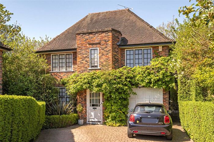 4 Bedroom Detached House For Sale In Maurice Walk, London, NW11