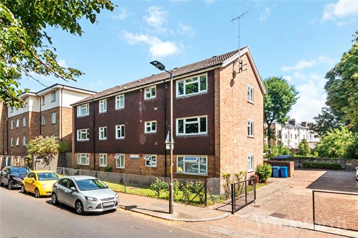 3 Bedroom Flat To Rent In Arnold Dobson House, St. Mary's Road, London, SE15