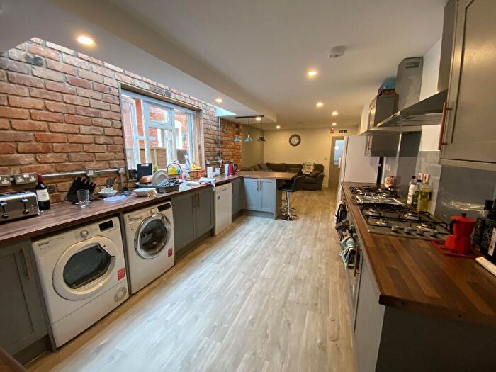 8 Bedroom House To Rent In Hubert Road, Selly Oak, Birmingham, West Midlands, B29