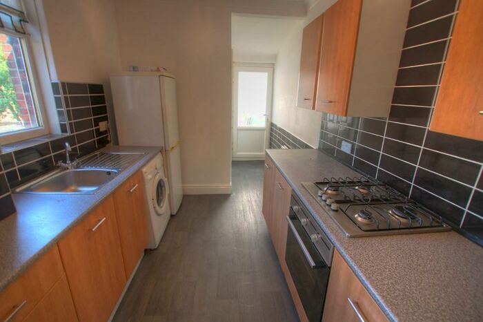 2 Bedroom Flat To Rent In Ovington Grove, Fenham, Newcastle Upon Tyne, NE5