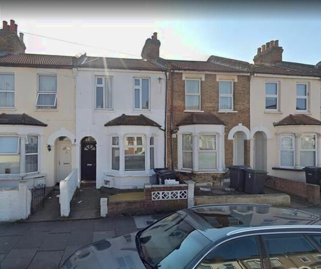 4 Bedroom Property To Rent In Durban Road, Haringey, London, N17