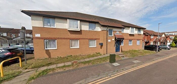 Studio For Sale In Milliners Way, Luton, LU3