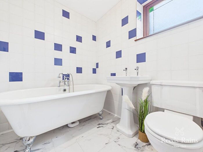 4 Bedroom End Of Terrace House For Sale In Grasby Road, Hull, East Yorkshire, HU8