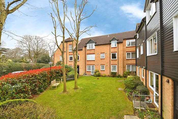 1 Bedroom Flat For Sale In Sawyers Hall Lane, Brentwood, Essex, CM15