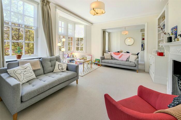 3 Bedroom Flat To Rent In The Little Boltons, Earls Court, London, SW5