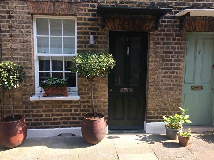 2 Bedroom Cottage To Rent In Lancaster Cottages, Richmond, TW10