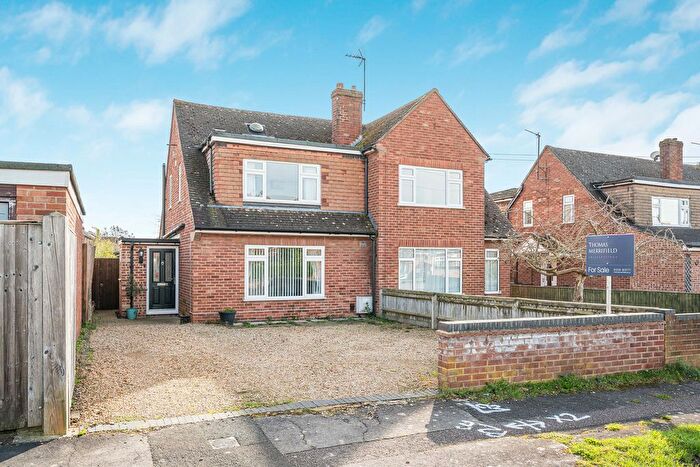 3 Bedroom Semi Detached House For Sale In Morse Road, Didcot, OX11