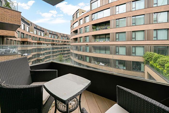 2 Bedroom Flat To Rent In Wood Crescent, White City, London, W12