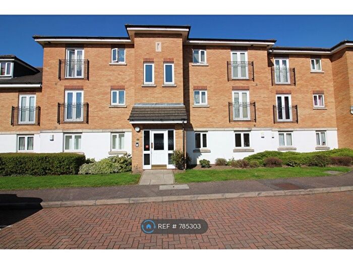 2 Bedroom Flat To Rent In Stafford Close, London, N14