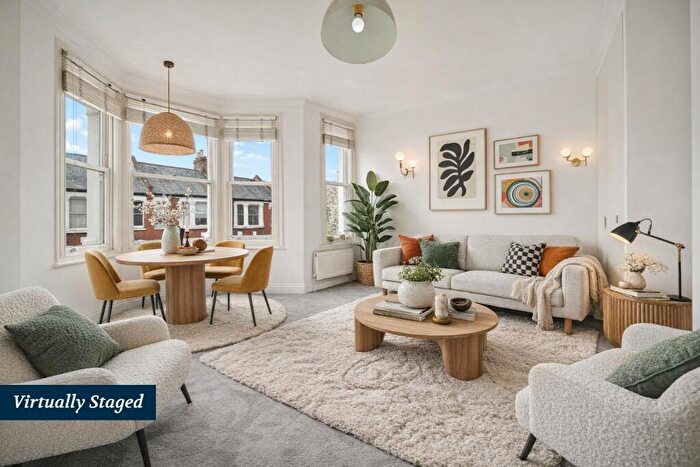 1 Bedroom Flat For Sale In Dynham Road, West Hampstead, NW6