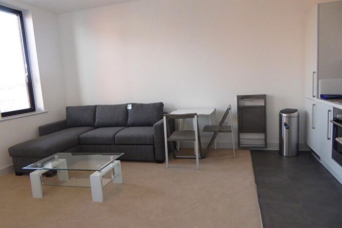 1 Bedroom Flat To Rent In East Street, Reading, RG1