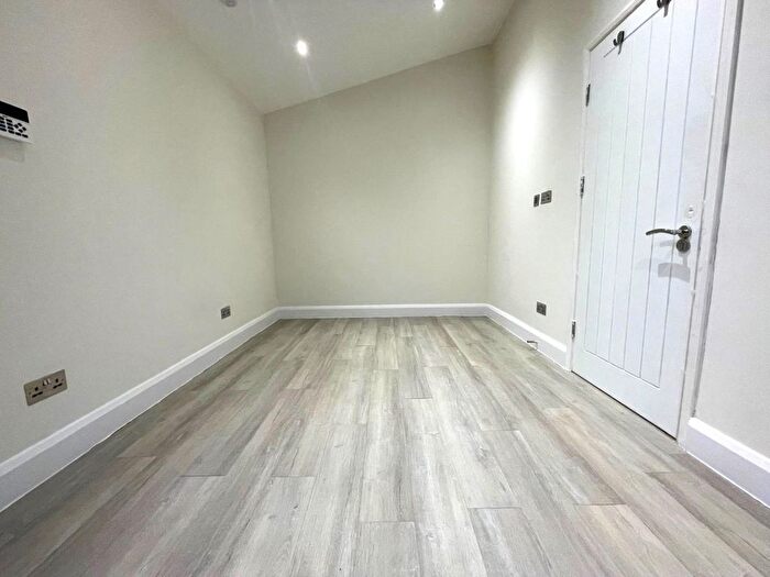 Studio To Rent In Tudor Way, Mill End, Rickmansworth, WD3