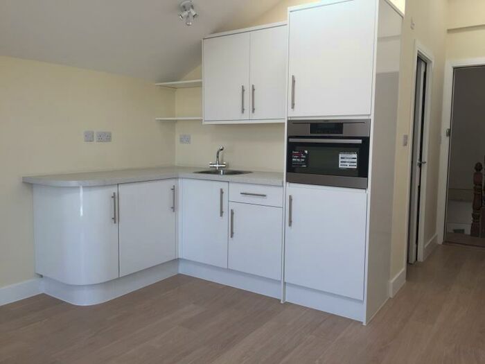 Studio To Rent In High Street, Walton-on-Thames, Surrey, KT12
