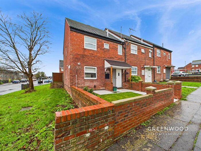 3 Bedroom End Of Terrace House For Sale In Avon Way, Colchester, CO4
