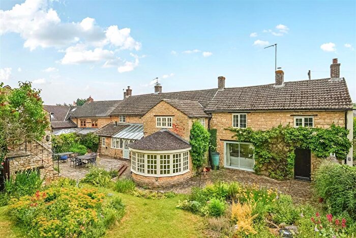 4 Bedroom Cottage For Sale In Careys Road, Pury End, NN12