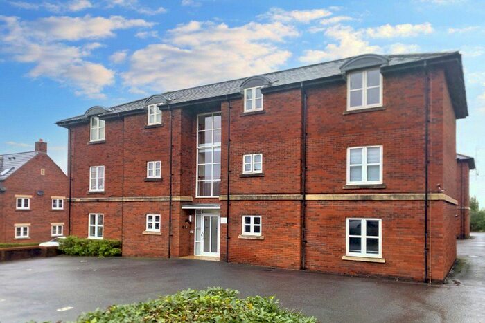 2 Bedroom Flat For Sale In Cunetio Gardens, White Horse Road, Marlborough, SN8