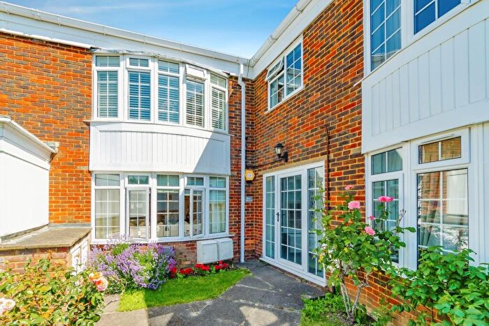 2 Bedroom Flat For Sale In Hayes Lane, Kenley, CR8