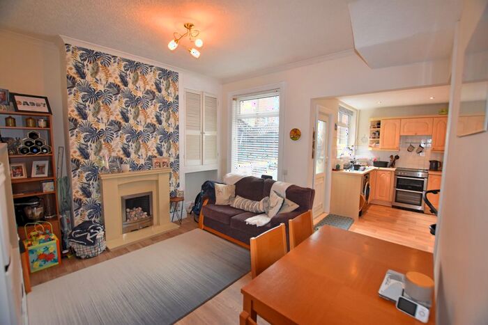 3 Bedroom Terraced House For Sale In Beechville Avenue, Scarborough, YO12