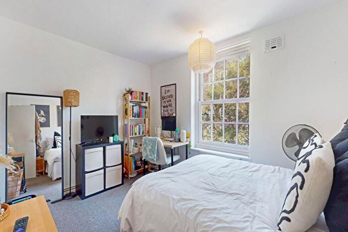 4 Bedroom Flat To Rent In Glasshouse Walk, Vauxhall, SE11