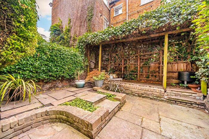 2 Bedroom Maisonette For Sale In Dunollie Road, Kentish Town, NW5