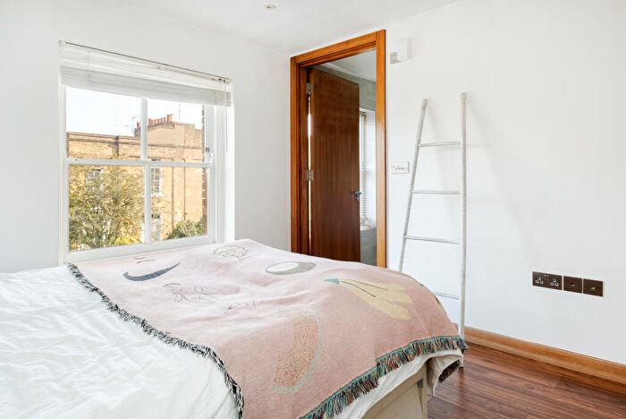 2 Bedroom Flat For Sale In Albion Drive, London, E8
