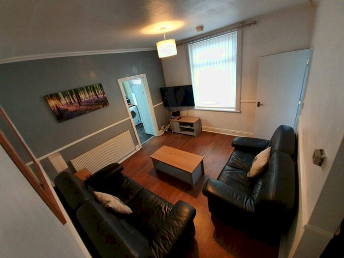 4 Bedroom Flat To Rent In Haworth Street, Hull HU6