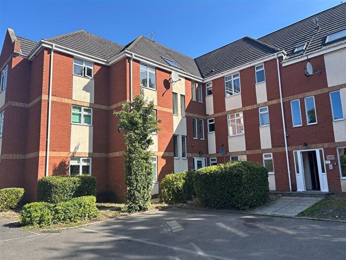 2 Bedroom Flat To Rent In Chartwell Court, New Street, Pocklington, YO42