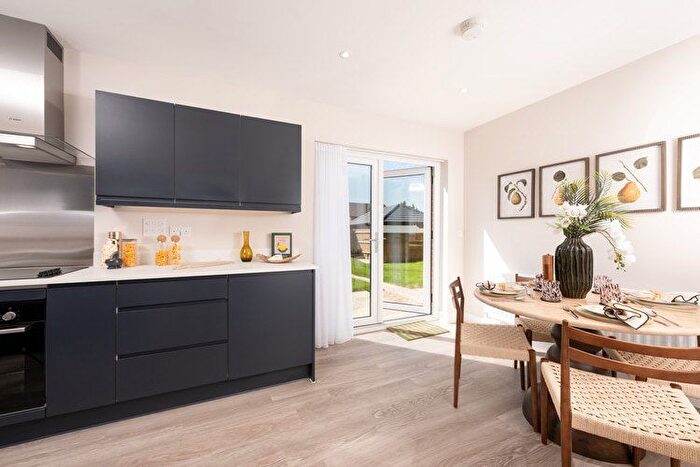 3 Bedroom Terraced House For Sale In So Resi Finchampstead, RG40