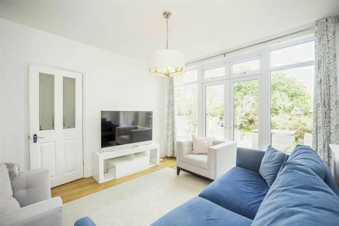 3 Bedroom Detached House To Rent In Upwood Road, London, SE12
