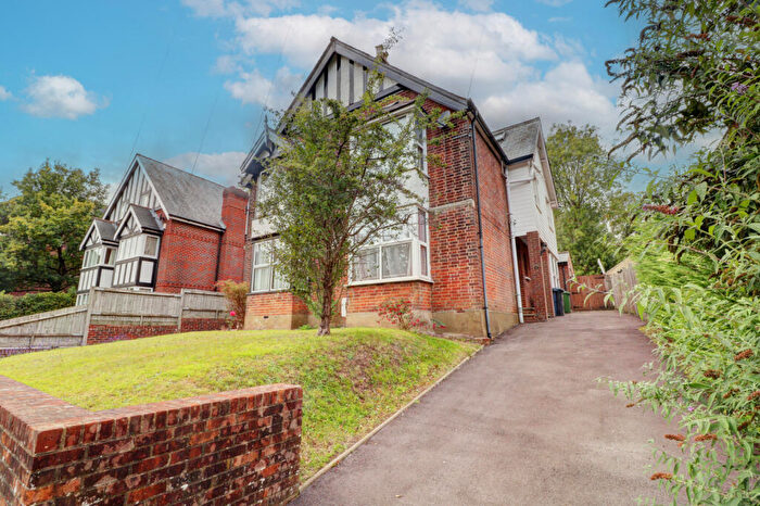 1 Bedroom Garage / Parking To Rent In Amersham Road, High Wycombe, Buckinghamshire, HP13