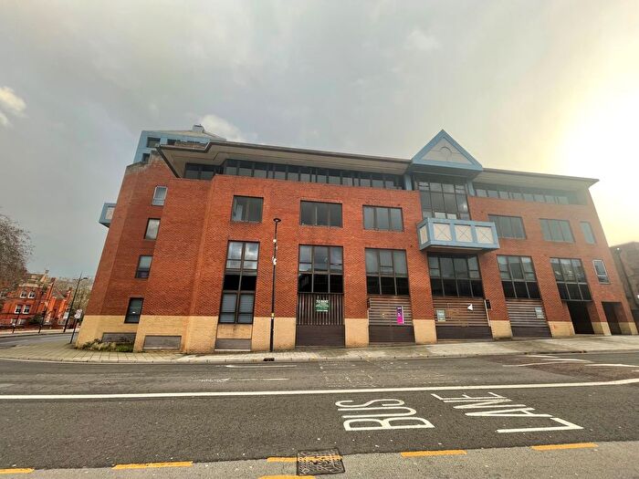 1 Bedroom Flat To Rent In Clarence Street, Swindon, SN1