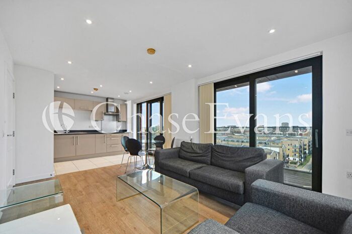 2 Bedroom Flat To Rent In Ben Jonson Road, Limehouse, London, E1