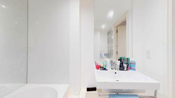 1 Bedroom Flat To Rent In Bromells Road, Clapham Common SW4