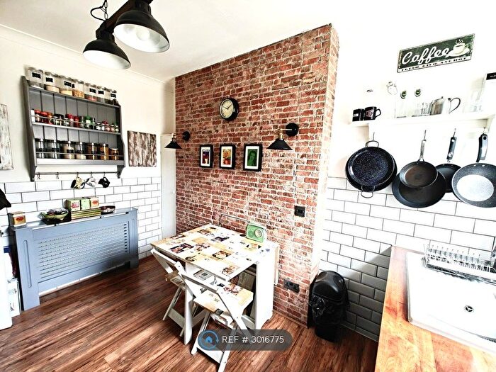 1 Bedroom Flat To Rent In Victoria Mansions, London, SW8