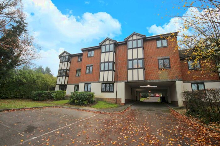 1 Bedroom Apartment To Rent In Crowthorne Road, Bracknell, RG12