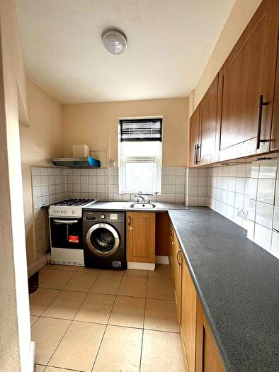 3 Bedroom Flat To Rent In Mora Road, London, NW2