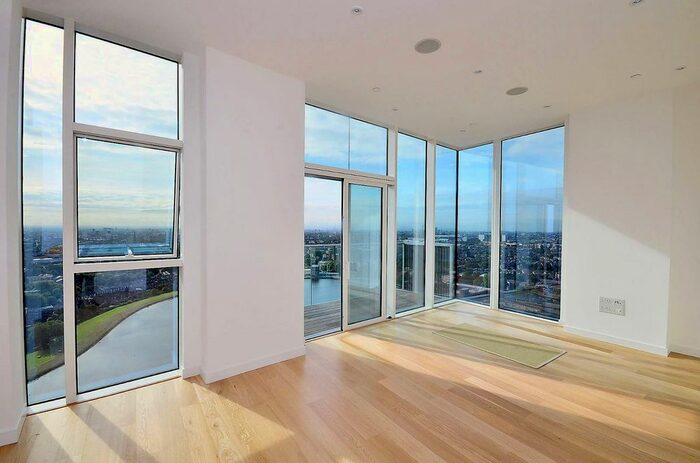 3 Bedroom Flat To Rent In Woodberry Grove, Finsbury Park, London, N4